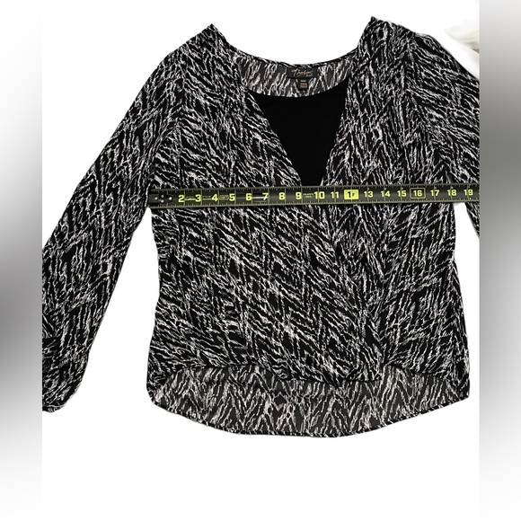 Women’s Thalia Sodi Long Sleeves Crossed Blouse Size:M Black and White - Picture 4 of 4